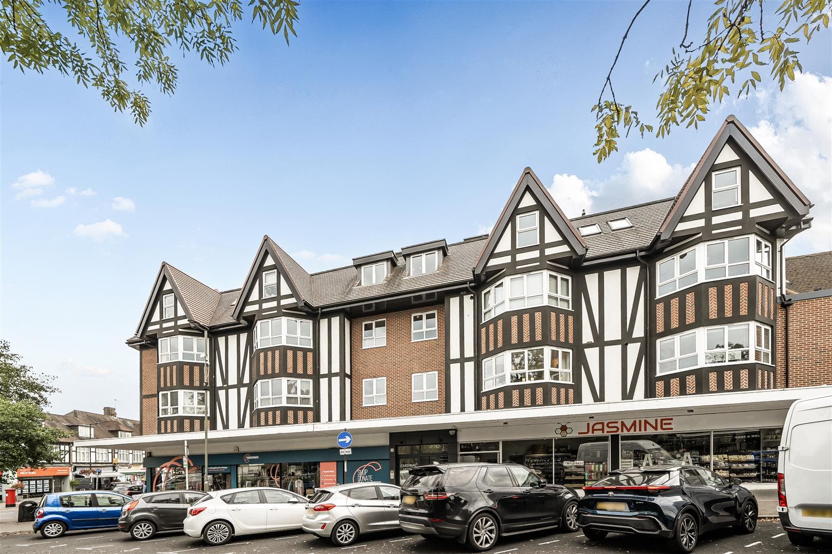 27 Station Square, Petts Wood, BR5 1FH