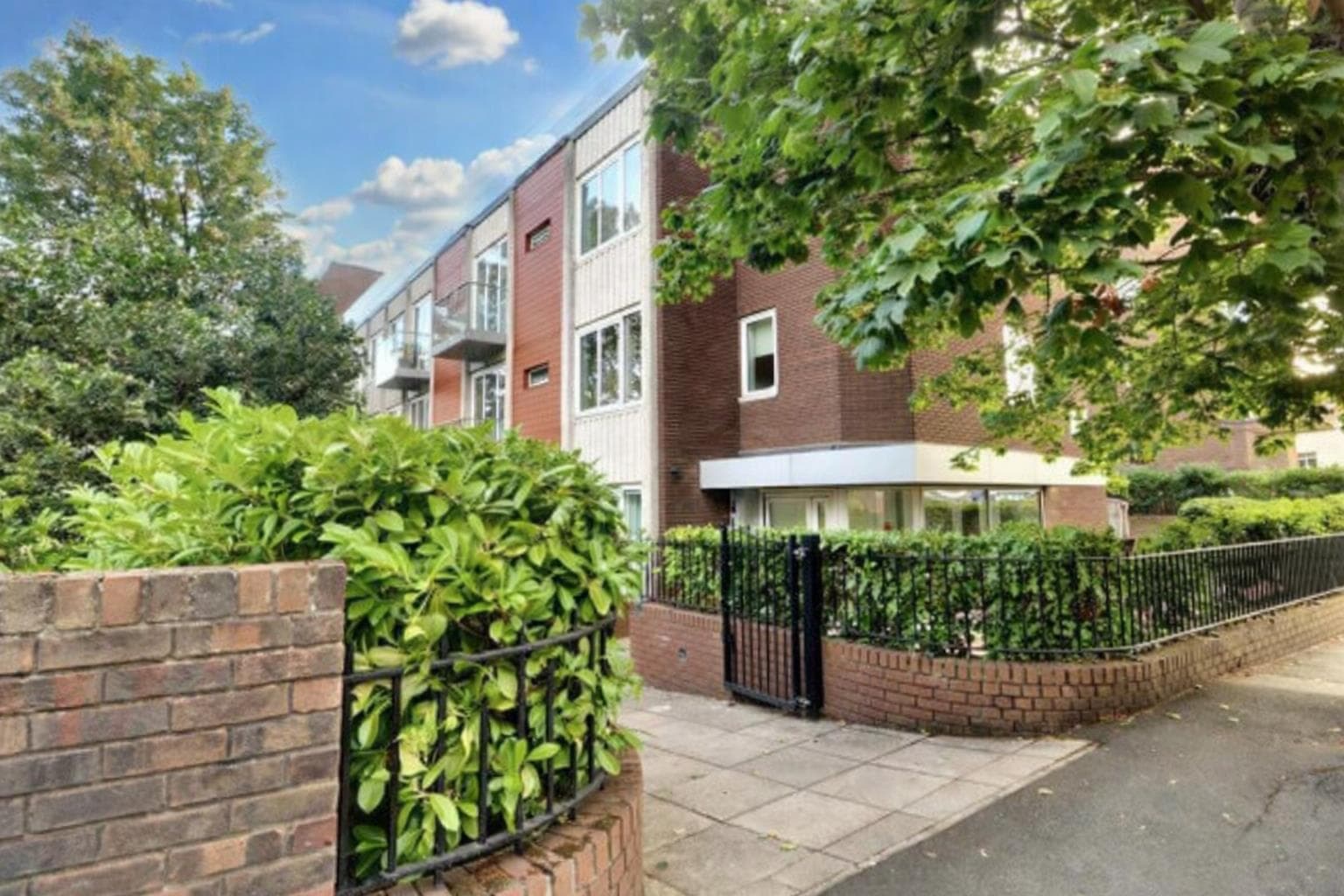 Knoll Rise, Orpington, Kent, BR6 0FD